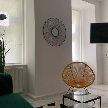 Cool City Center Apt. @ Metro And Shopping Street Виена Екстериор снимка
