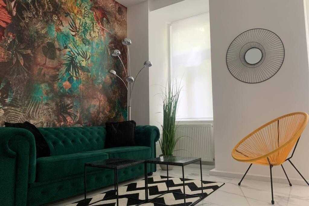 Cool City Center Apt. @ Metro And Shopping Street Виена Екстериор снимка