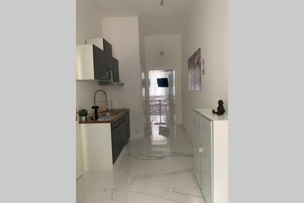 Cool City Center Apt. @ Metro And Shopping Street Виена Екстериор снимка