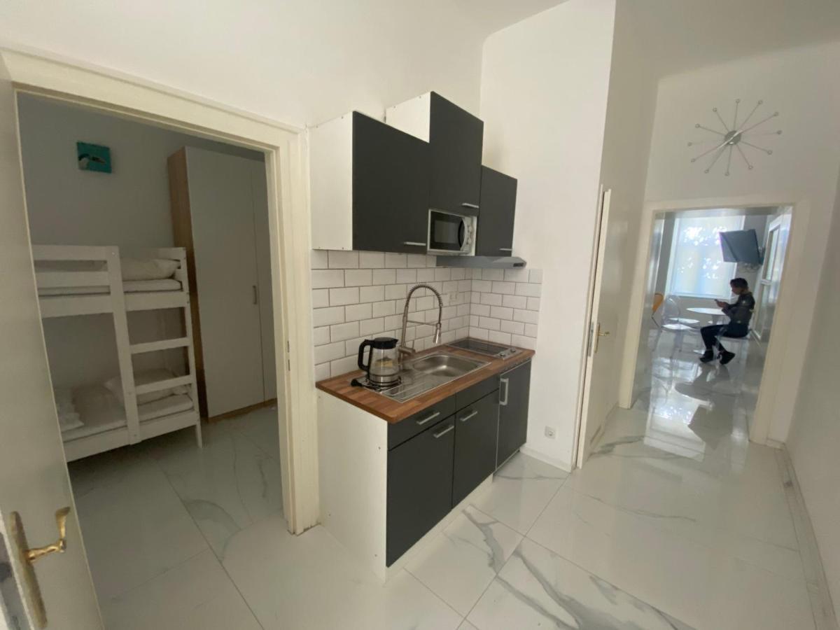 Cool City Center Apt. @ Metro And Shopping Street Виена Екстериор снимка